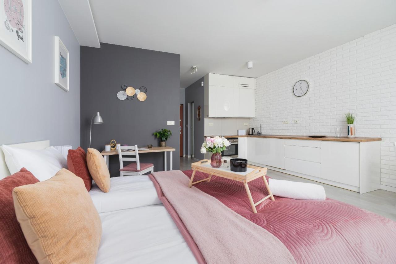 Dobrego Pasterza With Balcony Cracow By Renters Apartament