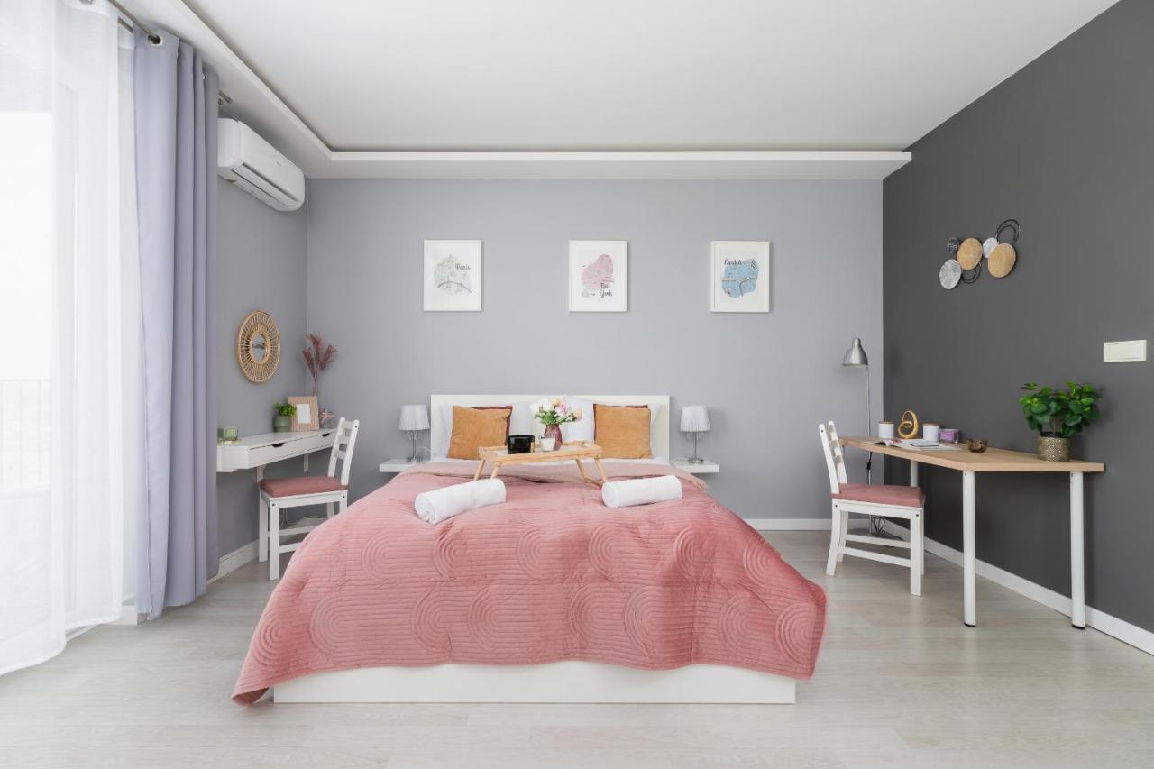 Dobrego Pasterza With Balcony Cracow By Renters Apartament