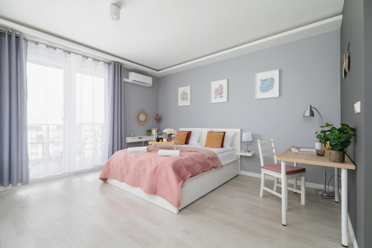 Dobrego Pasterza With Balcony Cracow By Renters Apartament *