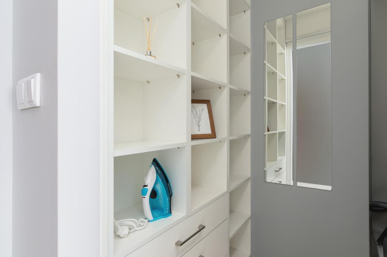 Apartament Dobrego Pasterza With Balcony Cracow By Renters Kraków